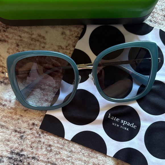 Kate Spade Magnolia Sunglasses with Green Case - Picture 5 of 9